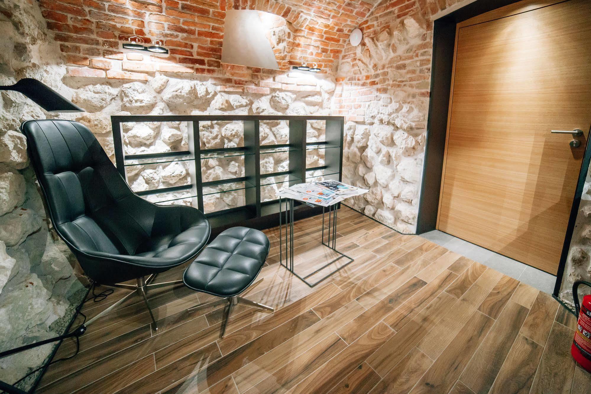 Modern Apartment By Wawel Castle Краков Экстерьер фото
